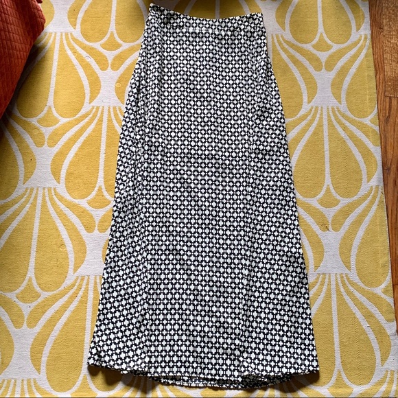 Black & Ivory High-waisted Maxi Skirt - Picture 3 of 8